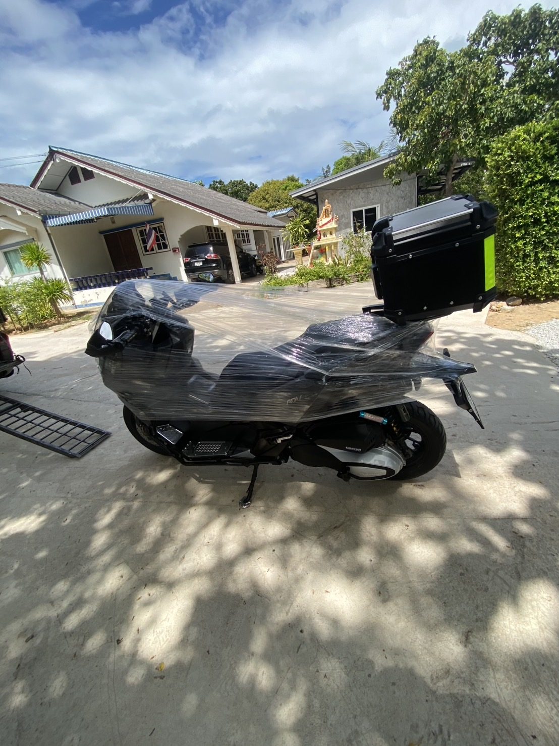 ส่งมอเตอร์ไซค์ Honda ADV350