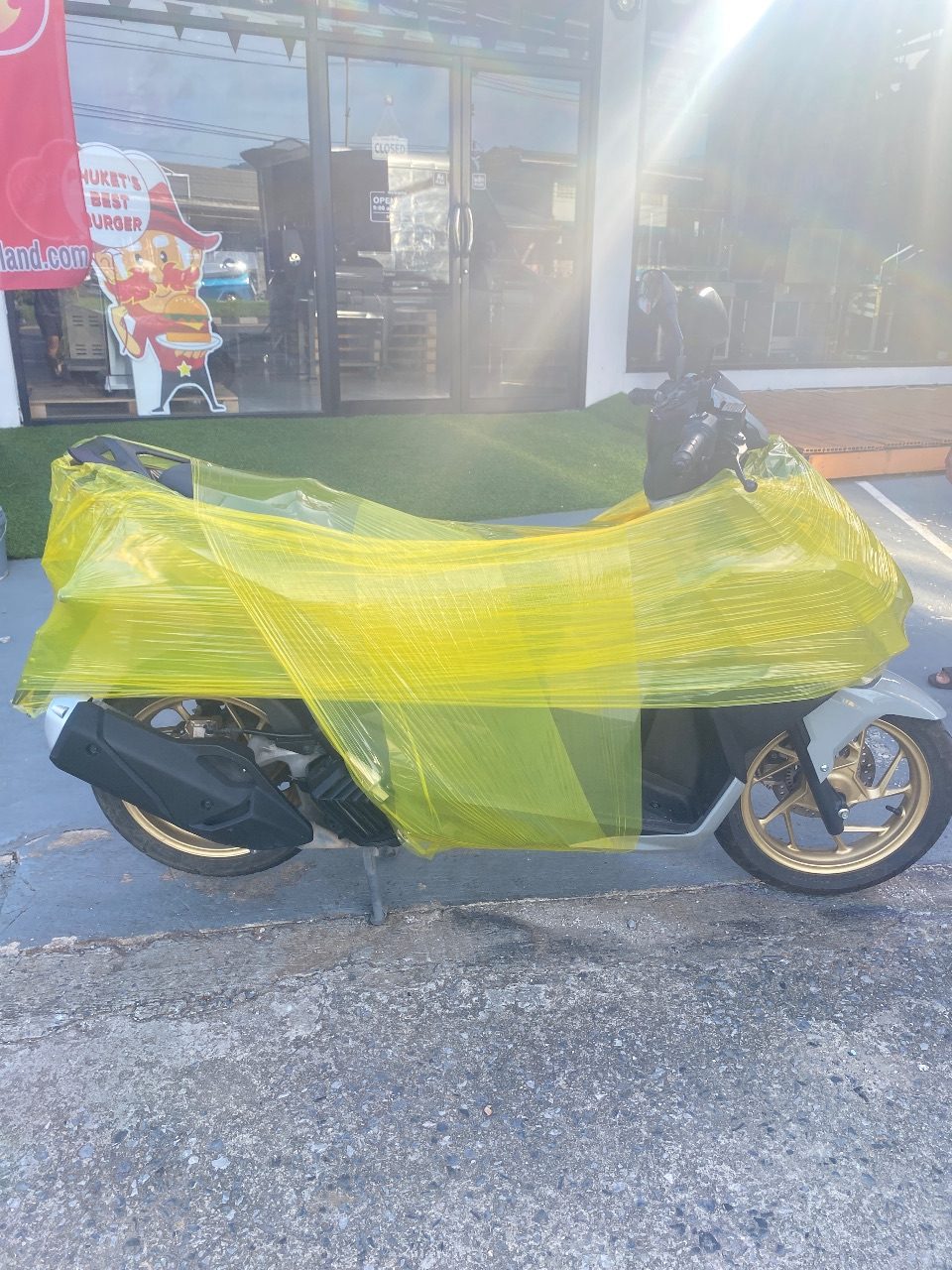 จัดส่งมอเตอร์ไซค์ Honda Click125
