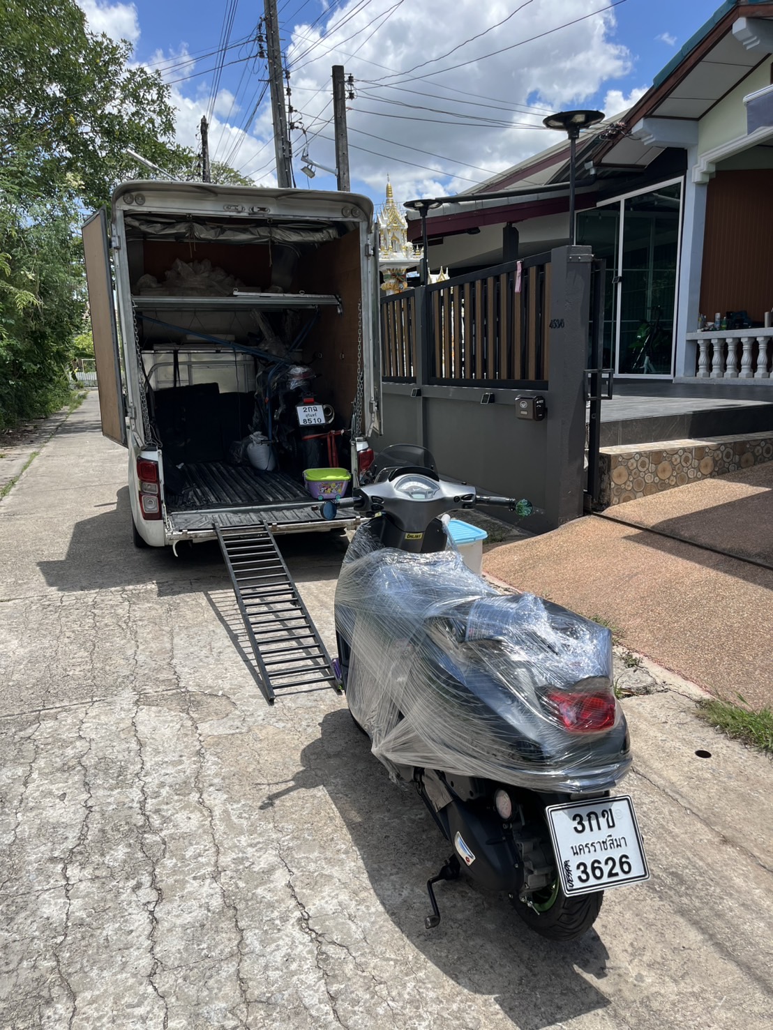 บริการจัดส่ง มอเตอร์ไซค์ Vespa S 125